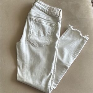 Women’s Stylish White Ankle Cropped Jeans in size 2